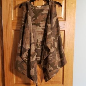 NWOT Camo vest
